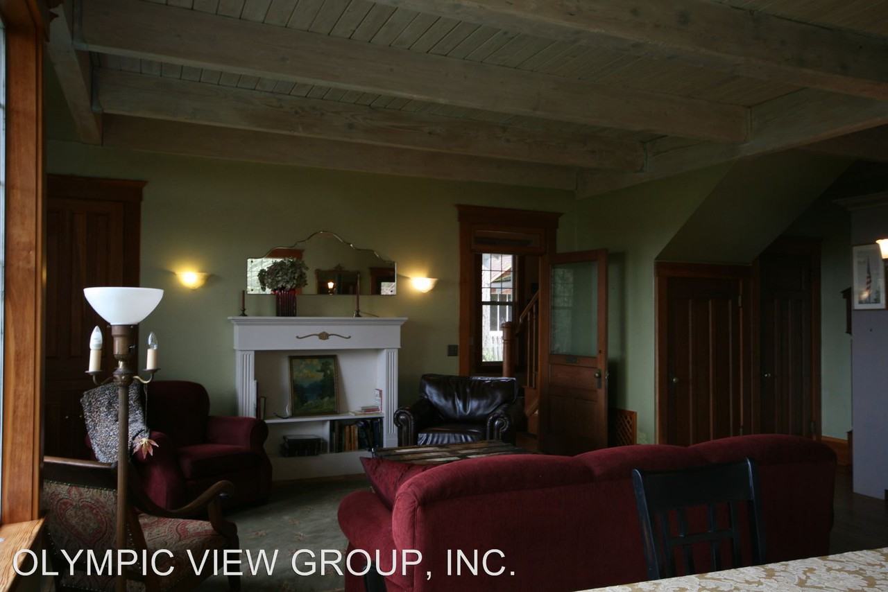 4426 65th Ave NE - Photo 2 of 31