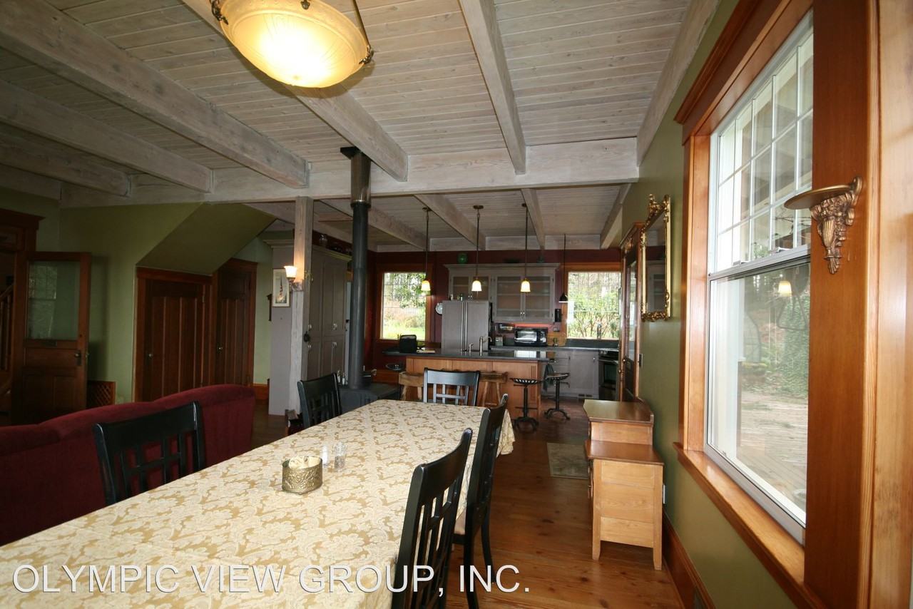 4426 65th Ave NE - Photo 3 of 31