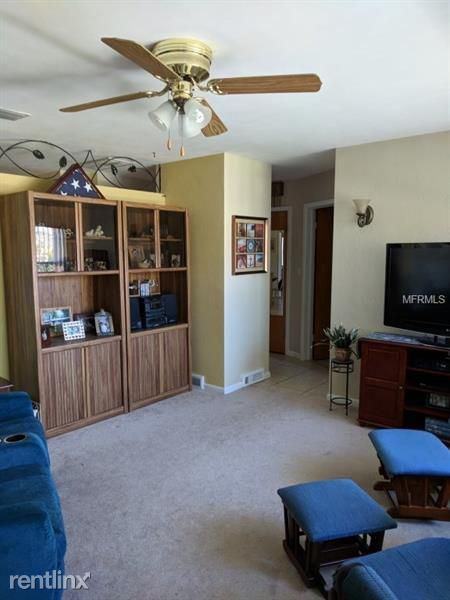 748 44th Ave NE - Photo 2 of 25