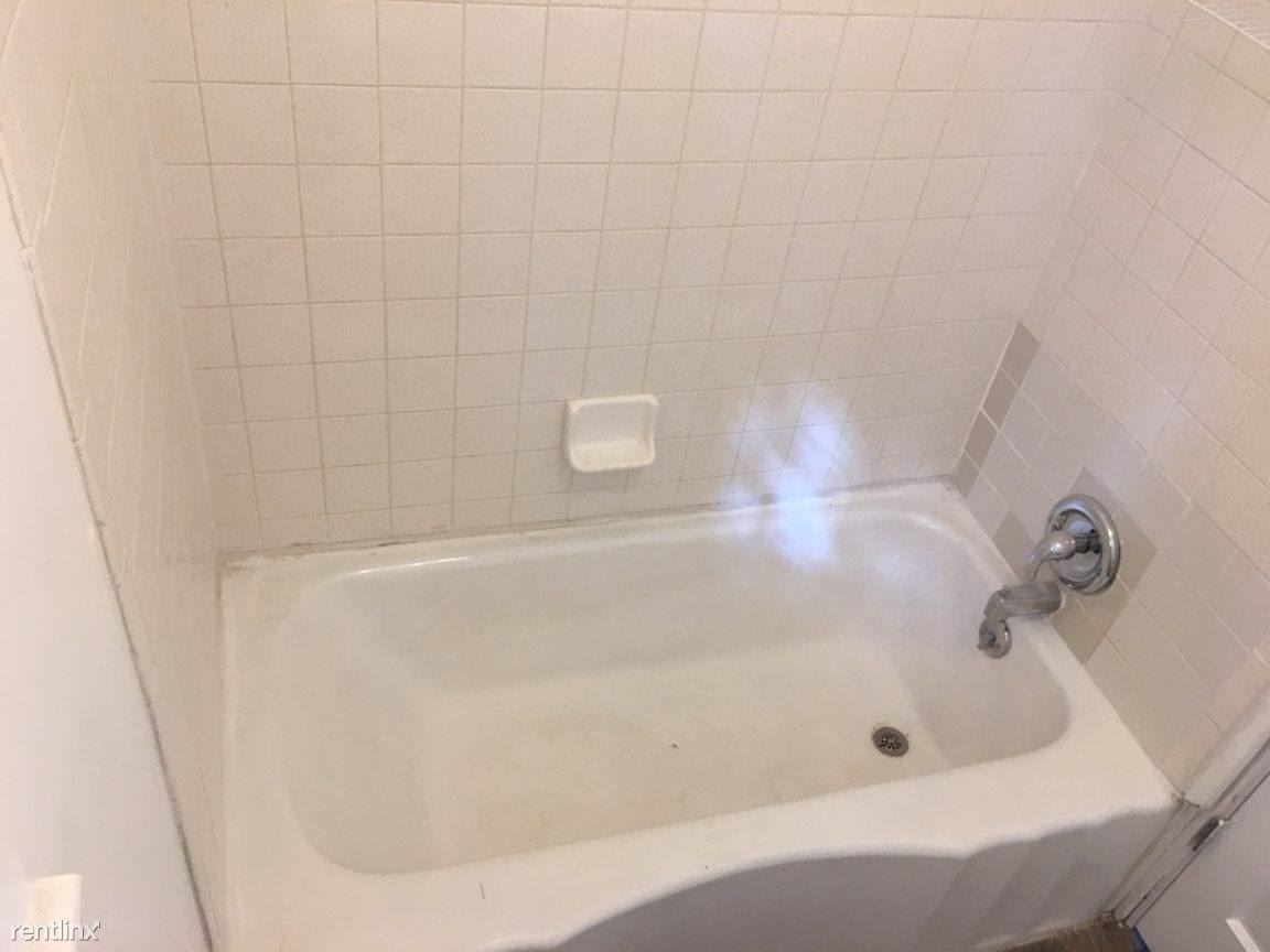 1336 Roosevelt Ave - Photo 2 of 11