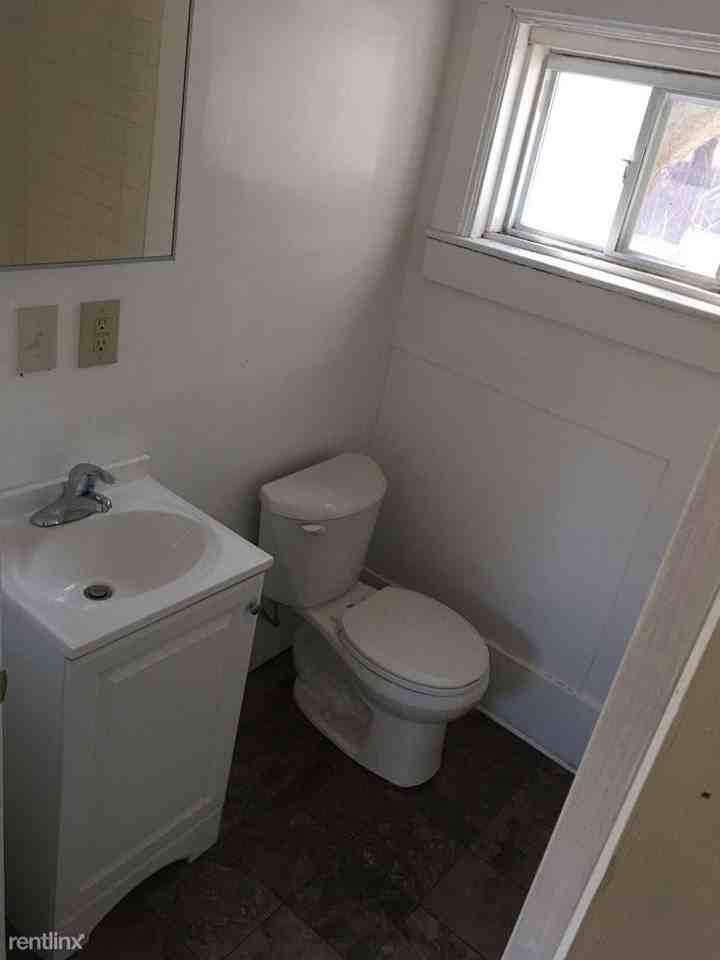 1336 Roosevelt Ave - Photo 3 of 11