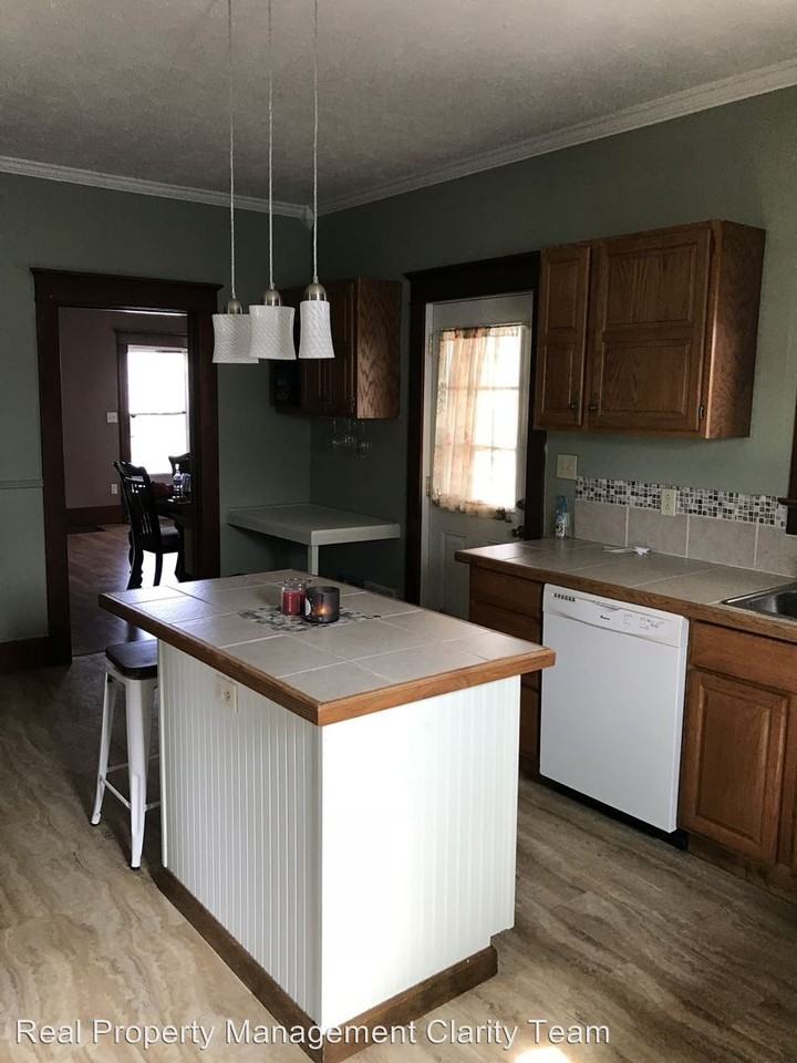 1914 Barker St - Photo 3 of 15