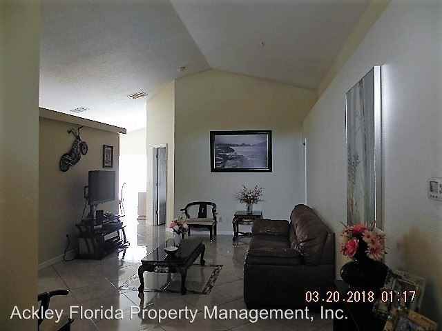 2703 Eagle Creek Ct - Photo 2 of 15