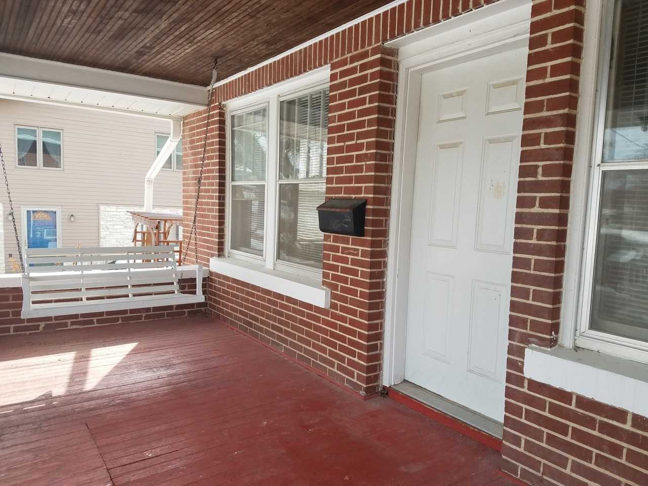 1013 S Helen St - Photo 2 of 11