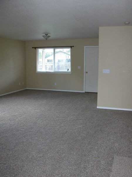 1015 Spruce St - Photo 3 of 4