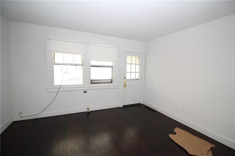 6 Riverside Ct - Photo 3 of 16