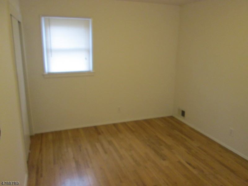 35 Shelly Dr - Photo 3 of 12