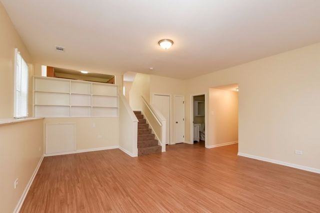 1402 Green Trails Dr - Photo 3 of 7