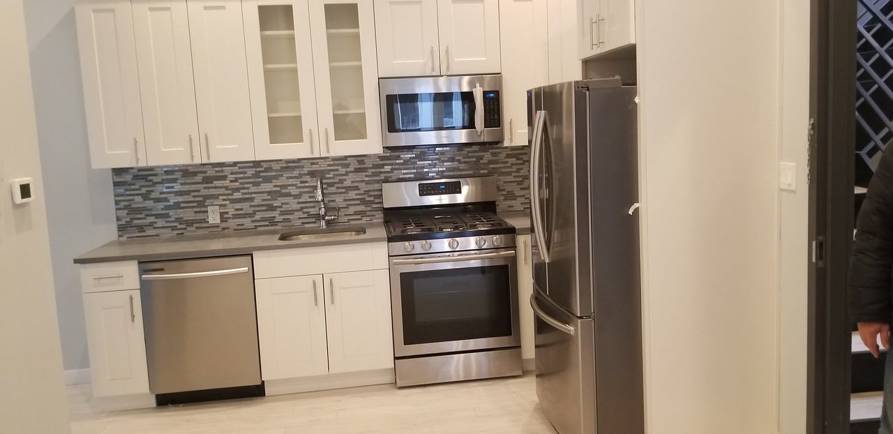 560 RIVERDALE  STREET - Photo 2 of 9