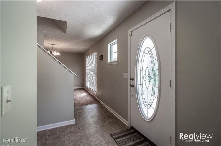 208 S Main St - Photo 2 of 17