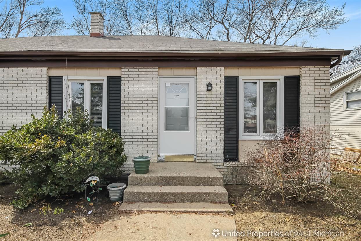 5909 Ridgebrook Ave SE - Photo 3 of 25
