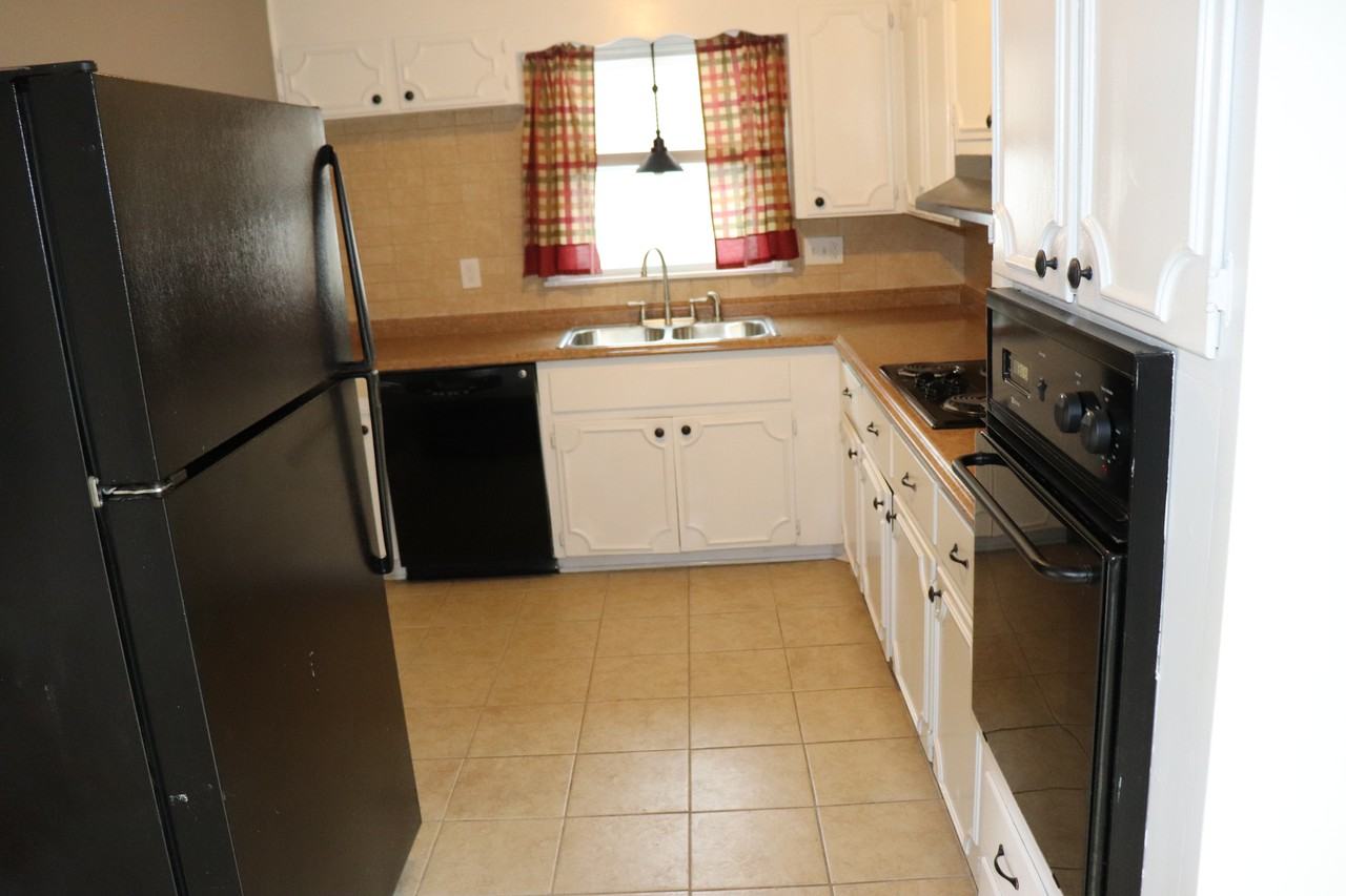 8713 N Charlotte St - Photo 3 of 10