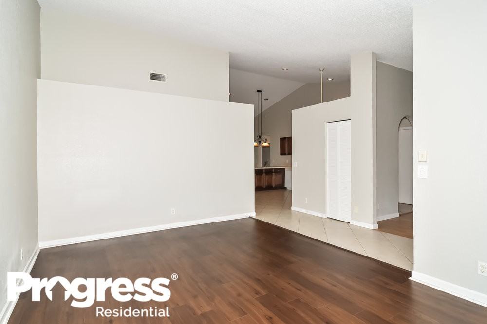 18308 Clear Brook Cir - Photo 2 of 15