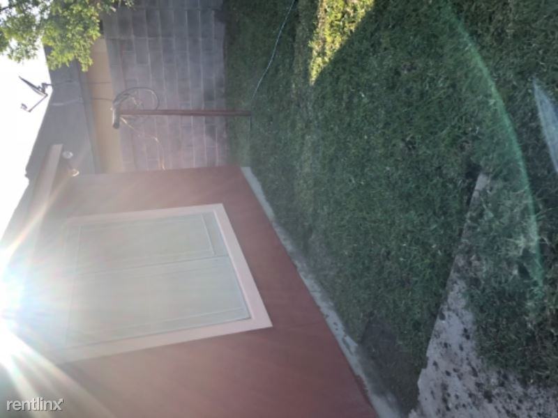 514 Oleander St - Photo 3 of 14