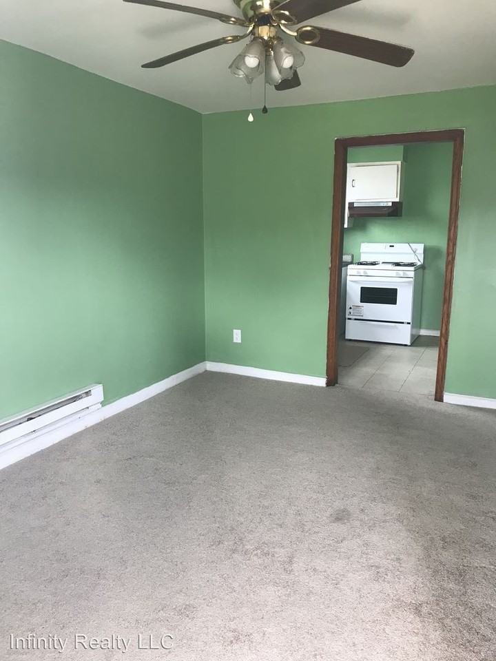 421 1/2 26th St - Photo 2 of 6