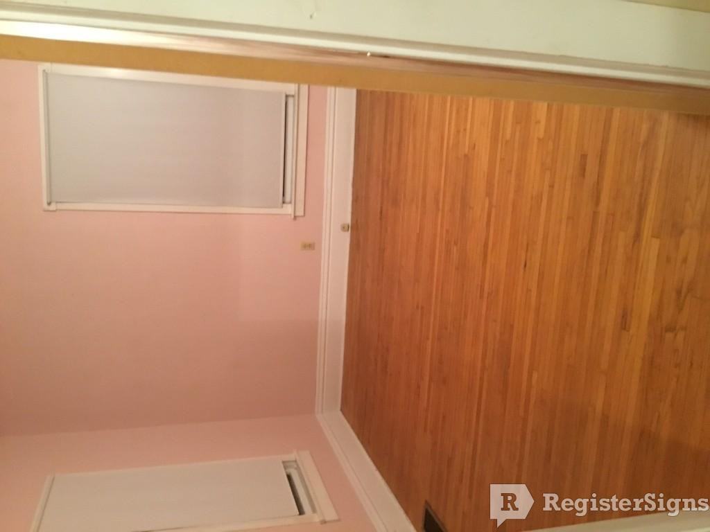 305 8th Ave - Photo 3 of 8