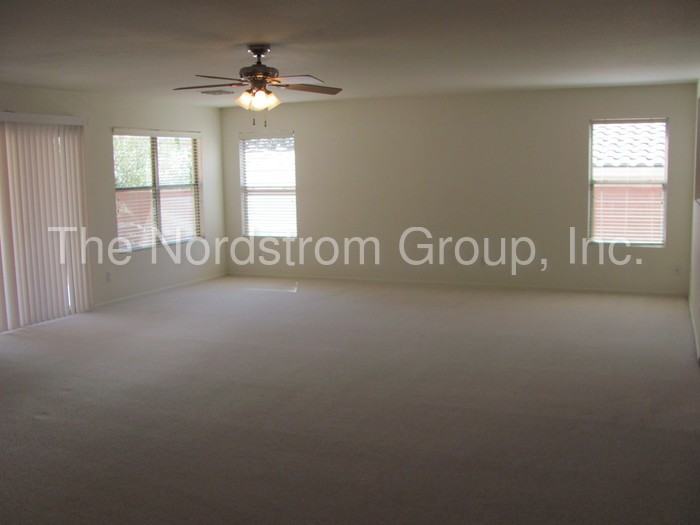 10218 N Pitchingwedge Ln - Photo 2 of 36