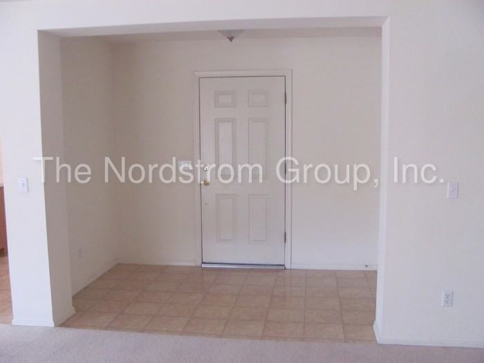 10218 N Pitchingwedge Ln - Photo 3 of 36