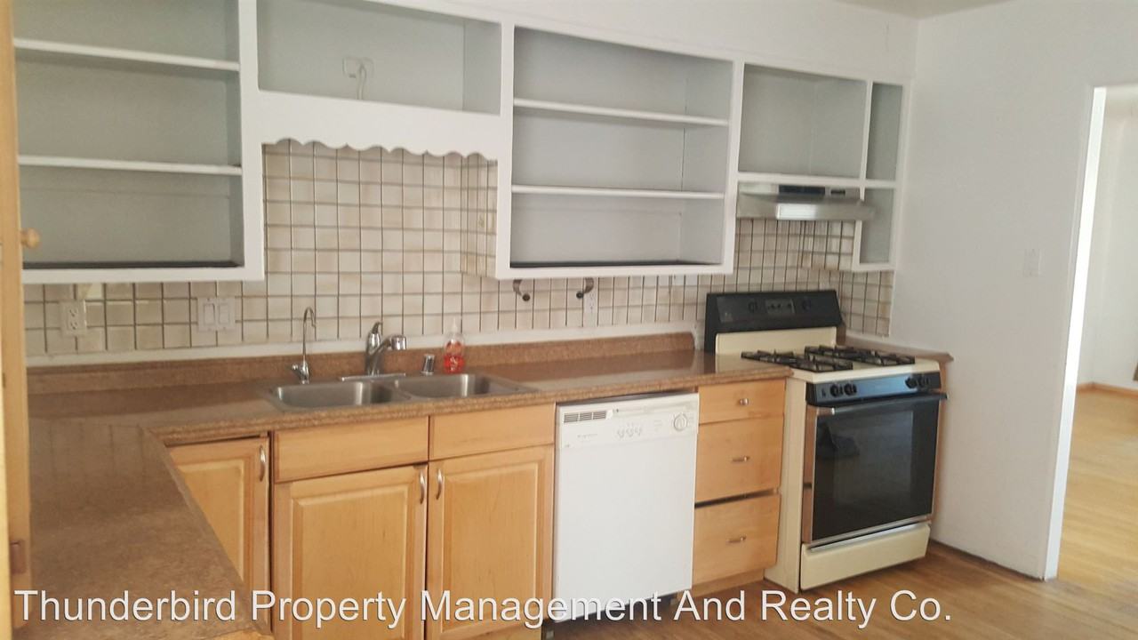 936 Palomas Dr SE - Photo 3 of 11