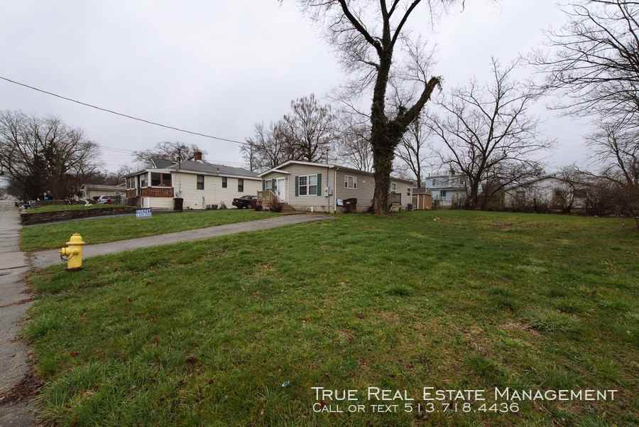 1360 Chamberlain Ave - Photo 2 of 19