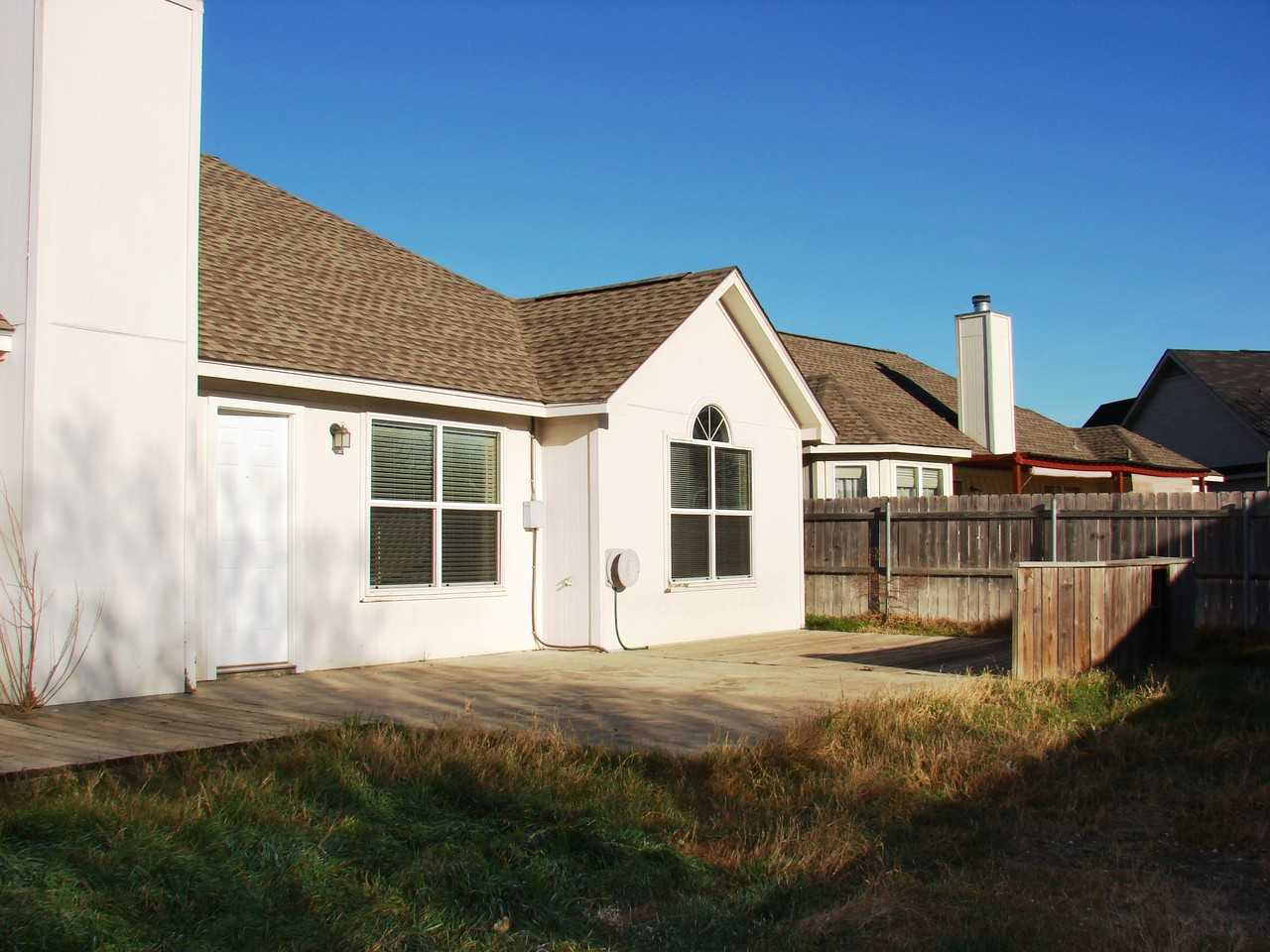 1009 Woodhollow Dr - Photo 3 of 16
