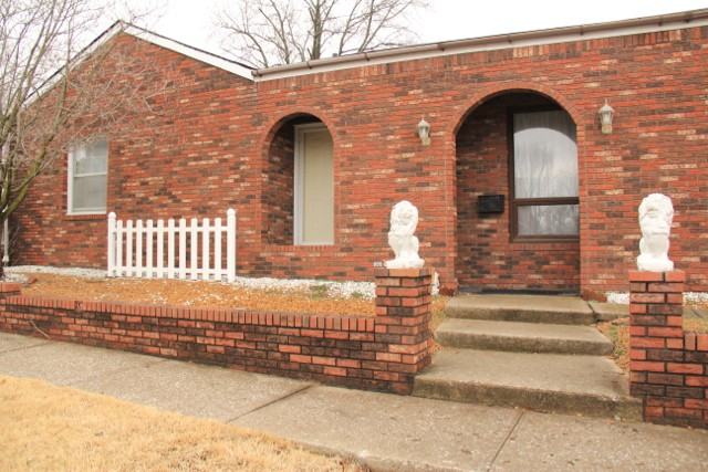 621 W Monroe St - Photo 2 of 18