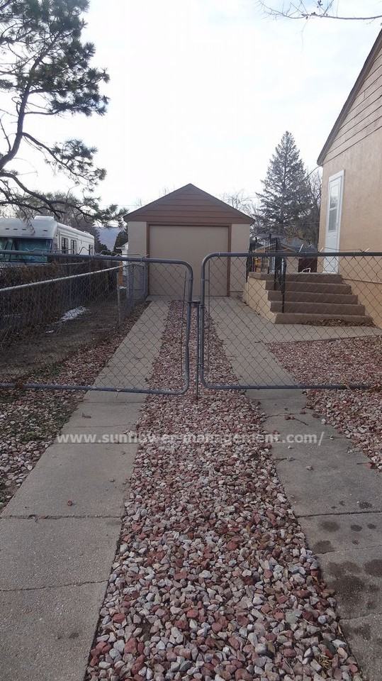 1512 Palmer Park Blvd - Photo 2 of 19