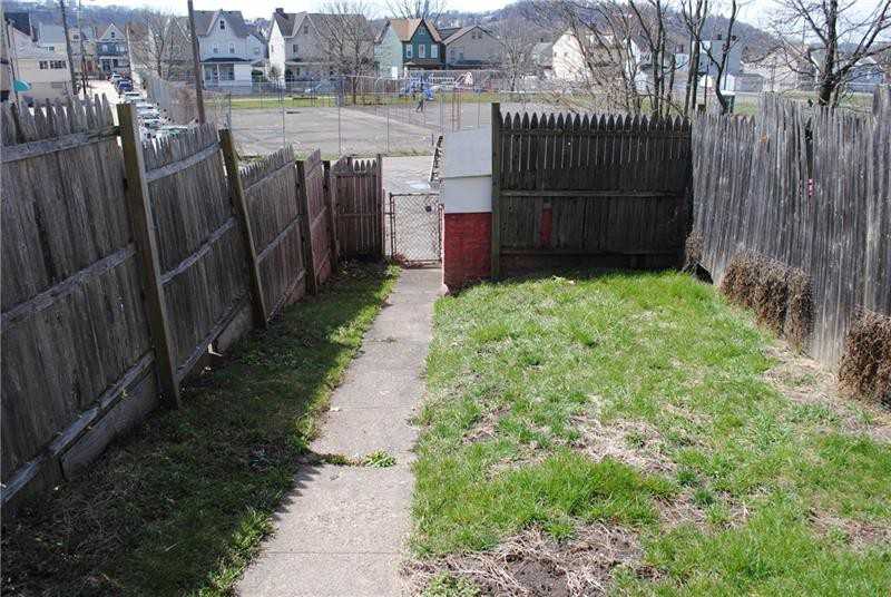 1938 Noble St - Photo 3 of 18