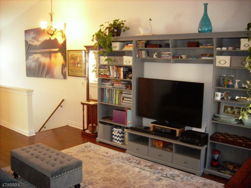 505 Chatfield Dr - Photo 2 of 17