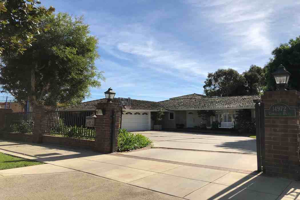 14972 Camarosa Dr - Photo 2 of 15