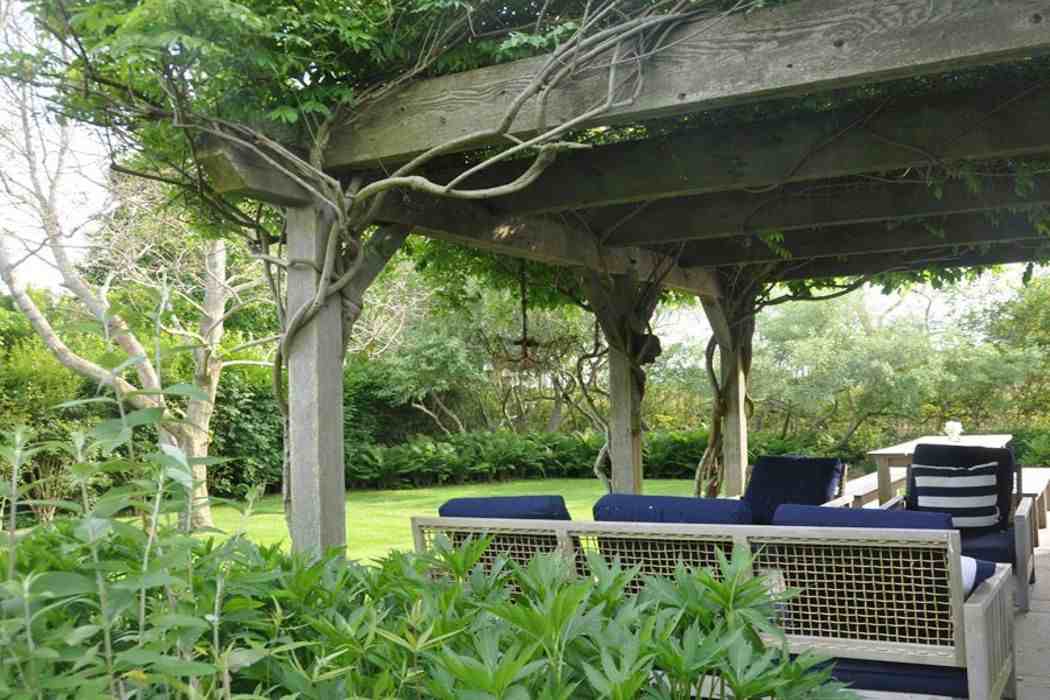 114 Wainscott Main St - Photo 3 of 12