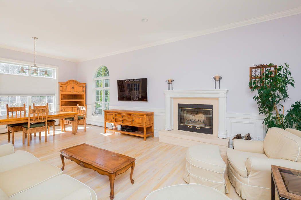 11 E Gate Rd - Photo 3 of 22