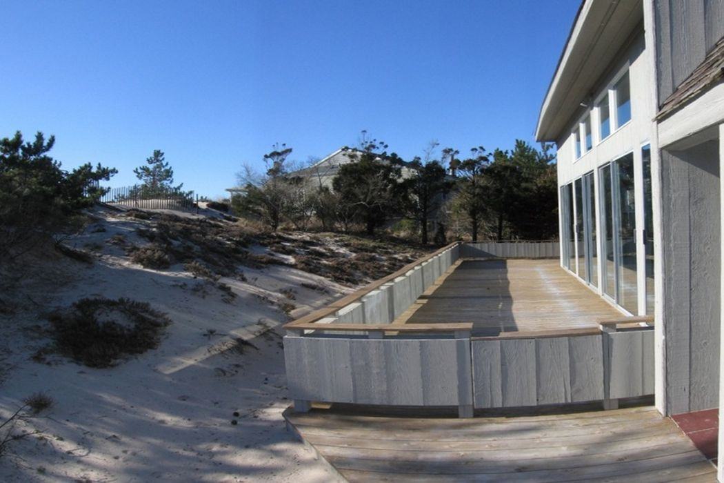 84 Wyandanch Ln - Photo 2 of 9