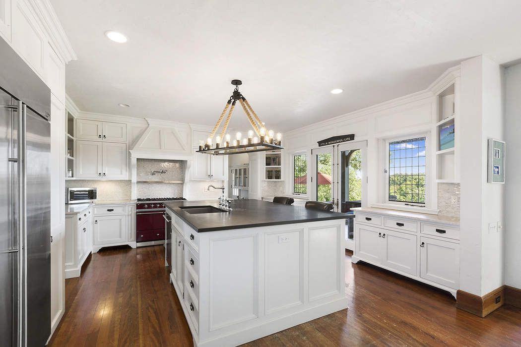 48 Fairlawn Dr - Photo 2 of 11