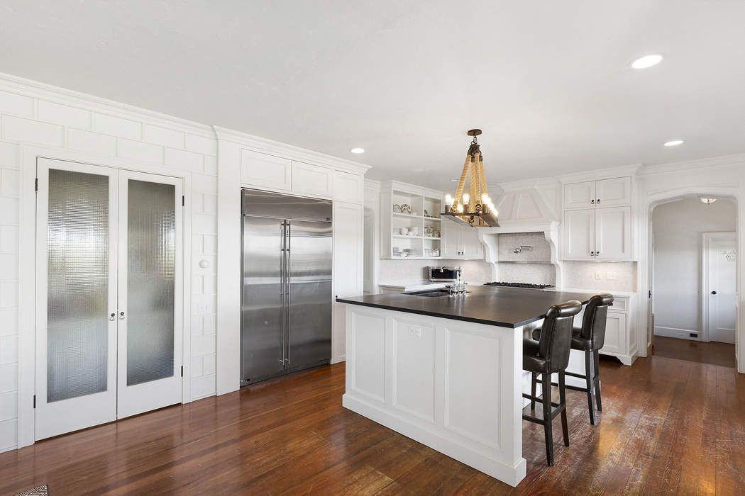 48 Fairlawn Dr - Photo 3 of 11