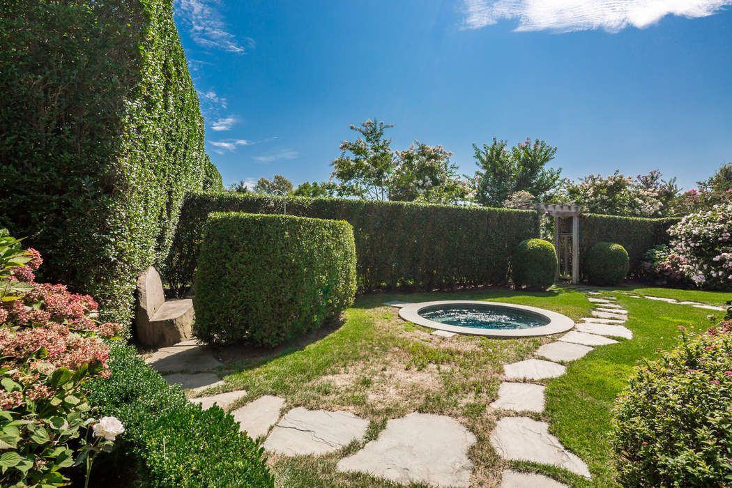 30 Meeting House Ln - Photo 3 of 25