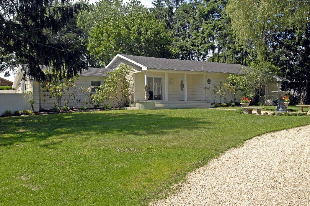 295 Tuckahoe Rd - Photo 2 of 6