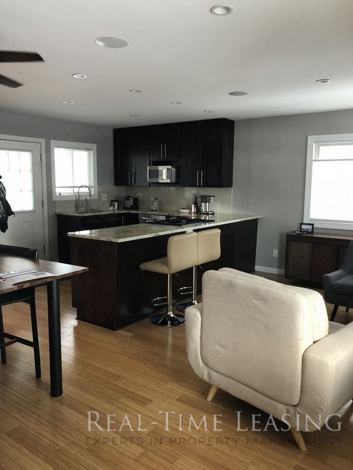 824 W 61st St - Photo 2 of 20