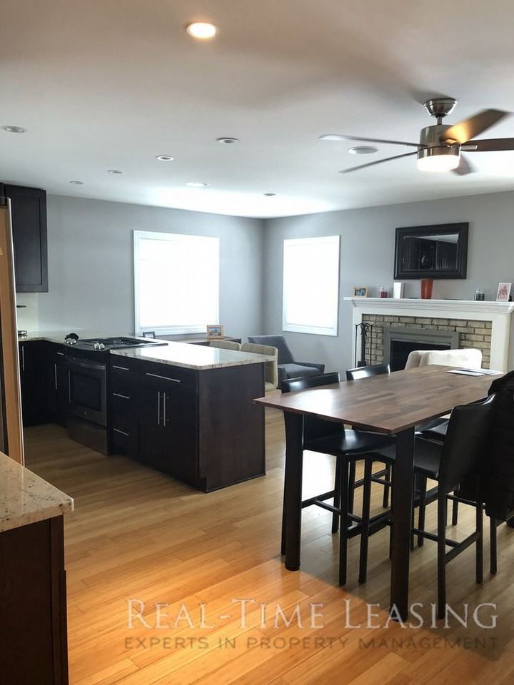 824 W 61st St - Photo 3 of 20