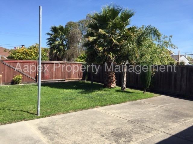 14468 Elm St - Photo 2 of 10