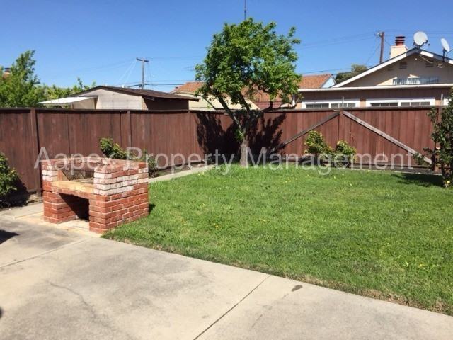 14468 Elm St - Photo 3 of 10