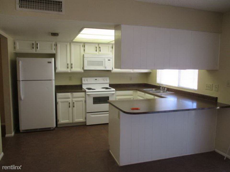 3736 W Hartford Ave - Photo 2 of 10