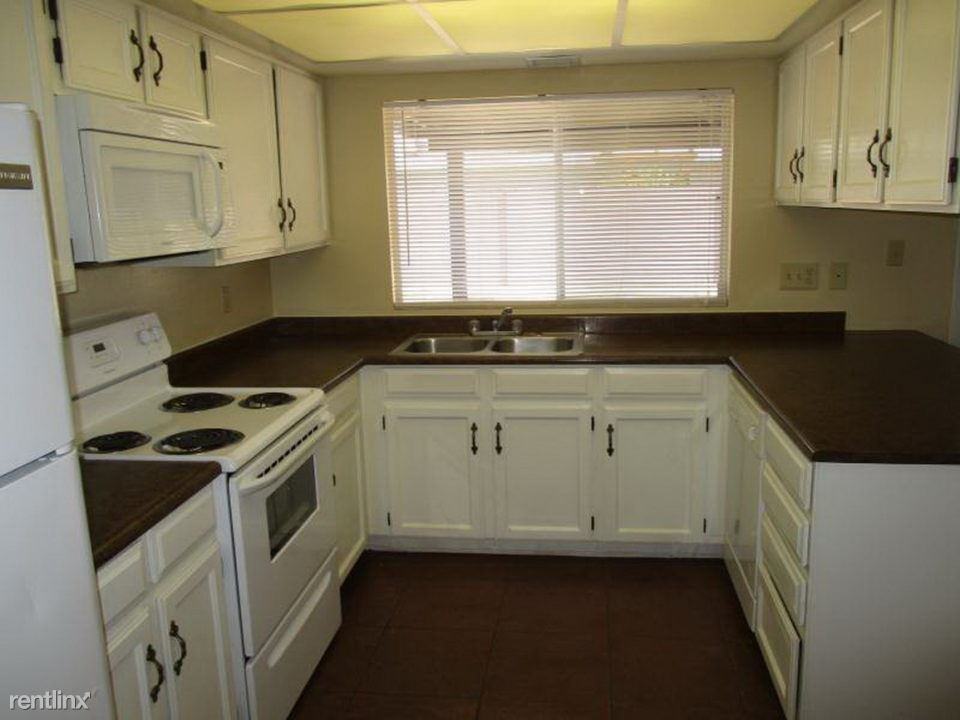 3736 W Hartford Ave - Photo 3 of 10