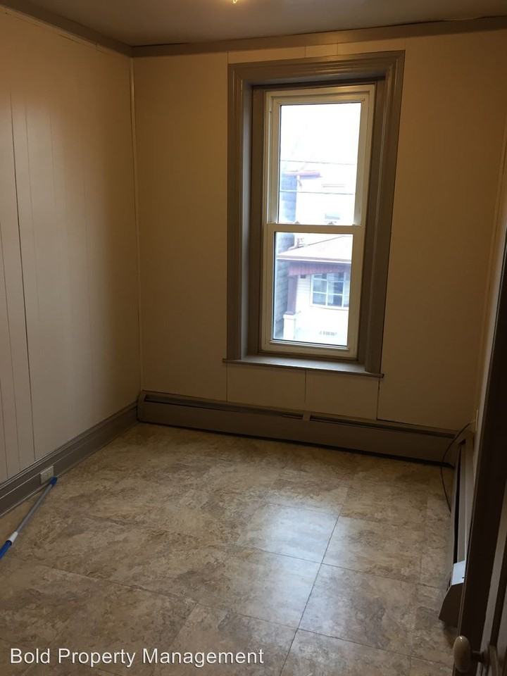 323 S 6th Street - Photo 3 of 10