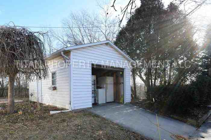 1007 N 16th St - Photo 3 of 13