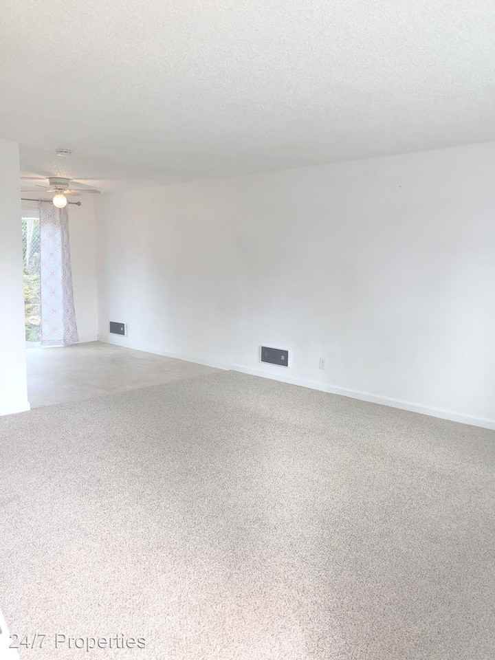 12575 SE 27th Ave - Photo 3 of 9
