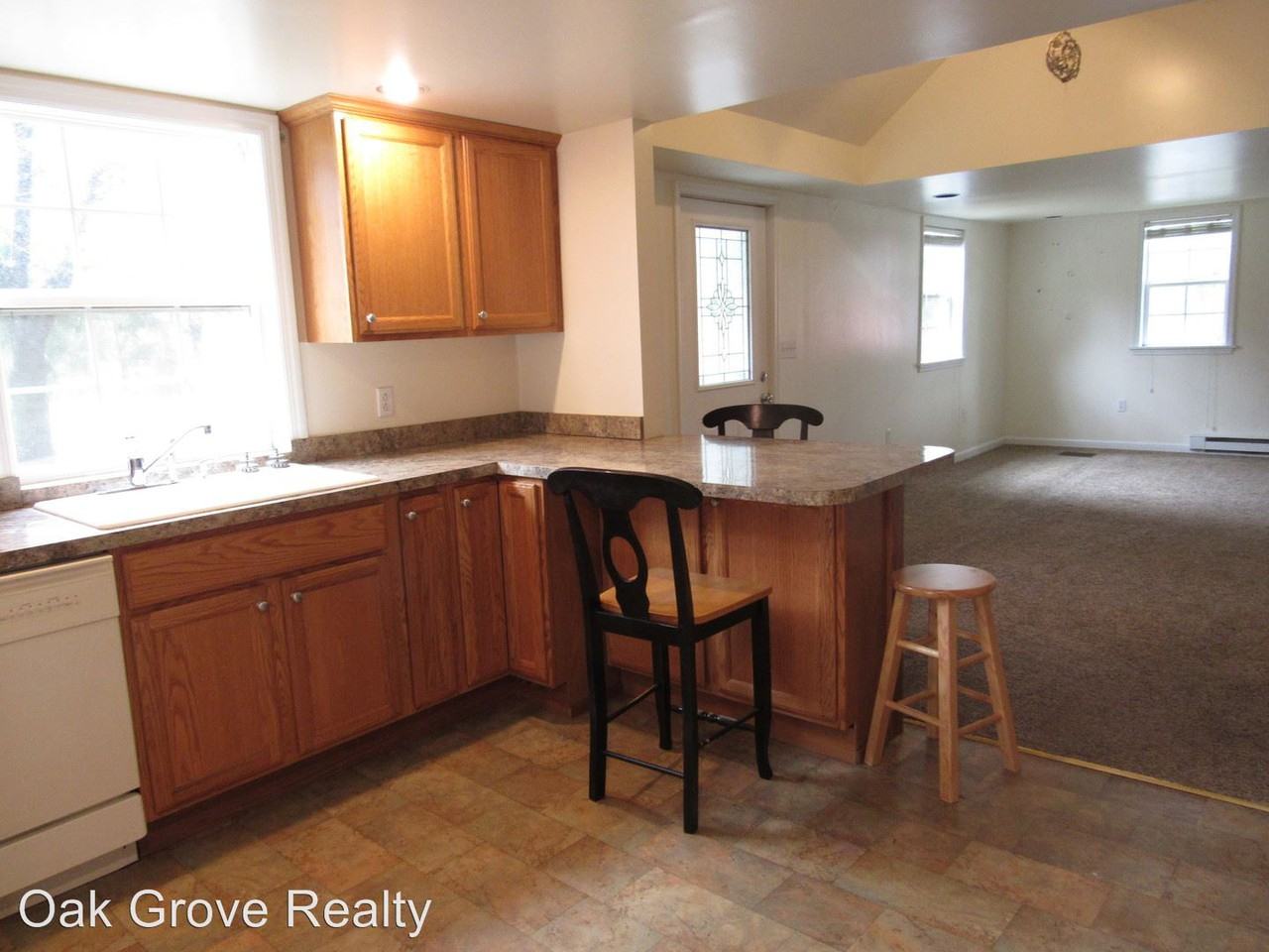 270 Maple St - Photo 3 of 20