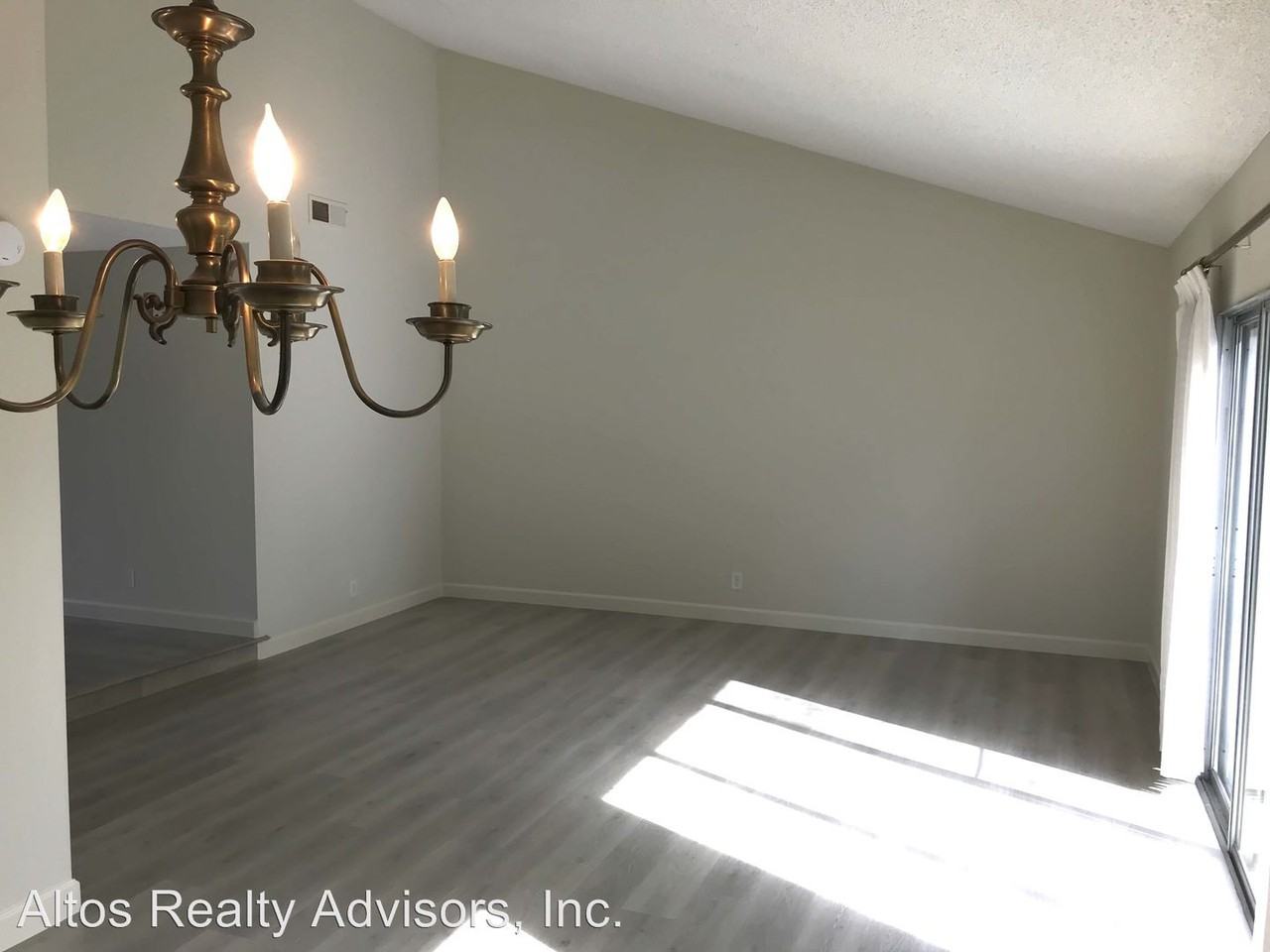 111 Trimaran Ct - Photo 3 of 18