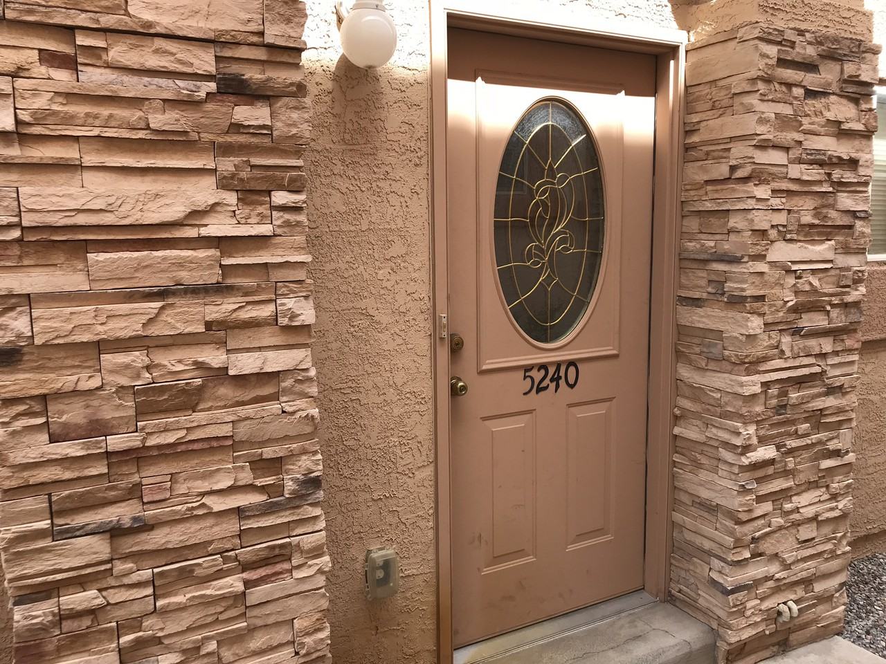 5240 Molokai Ave NE - Photo 2 of 23