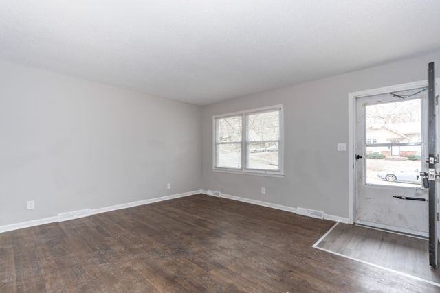 3302 E 106th Terrace - Photo 2 of 15